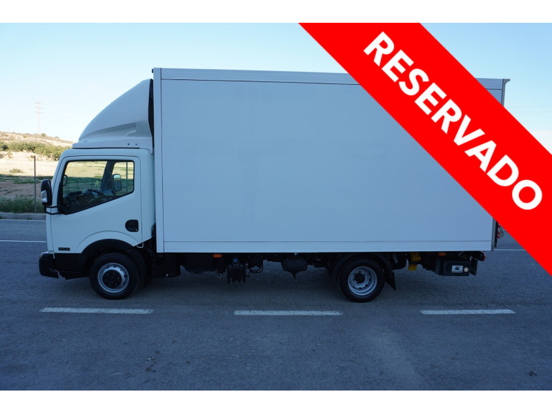 NISSAN NT400 PMA 3500 KG DE OCASION CAJA CERRADA Y TRAMPILLA