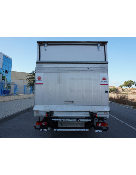 NISSAN ATLEON PMA 3500 KG DE OCASION CAJA CERRADA Y TRAMPILLA ELEVADORA
