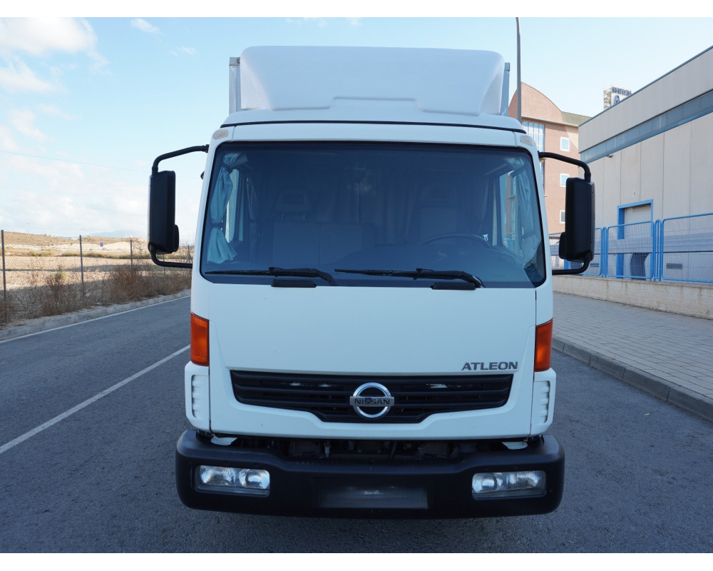 NISSAN ATLEON PMA 3500 KG DE OCASION CAJA CERRADA Y TRAMPILLA ELEVADORA