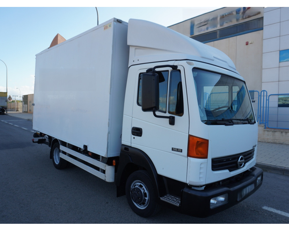 NISSAN ATLEON PMA 3500 KG DE OCASION CAJA CERRADA Y TRAMPILLA ELEVADORA