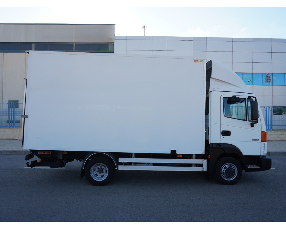 NISSAN ATLEON PMA 3500 KG DE OCASION CAJA CERRADA Y TRAMPILLA ELEVADORA