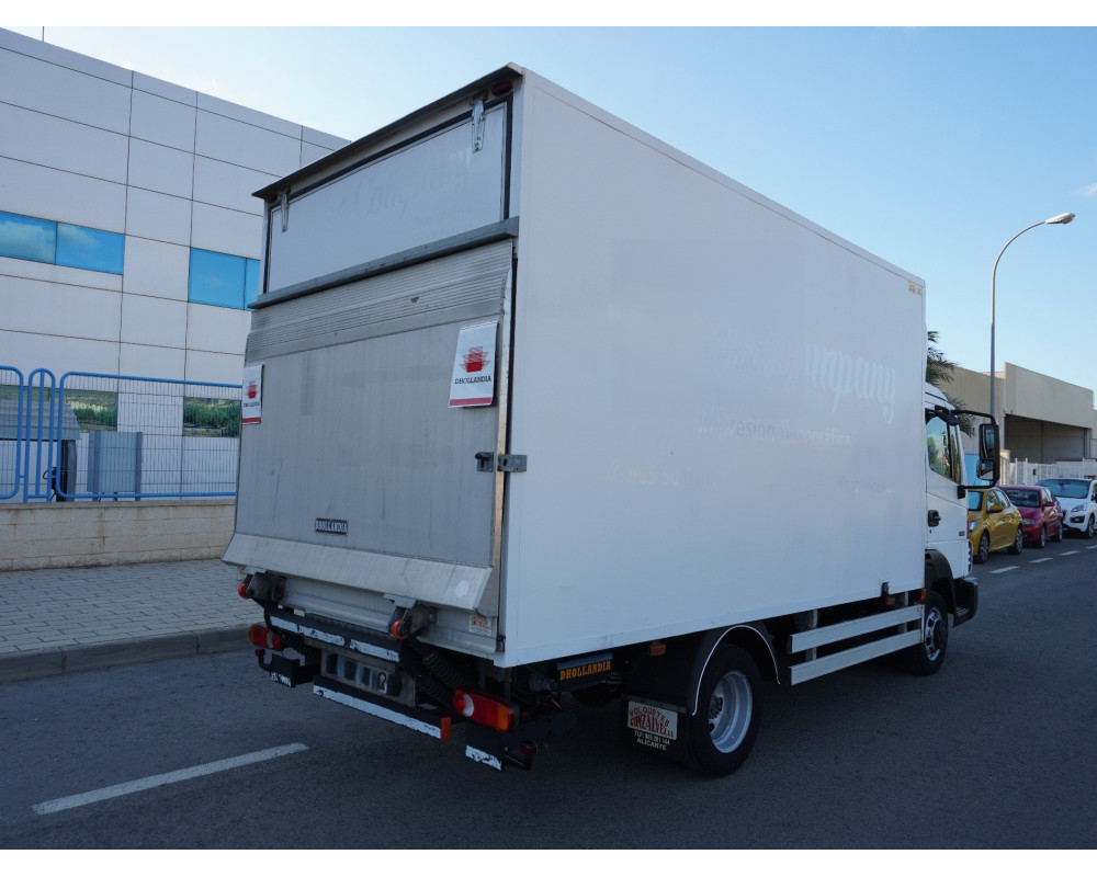 NISSAN ATLEON PMA 3500 KG DE OCASION CAJA CERRADA Y TRAMPILLA ELEVADORA