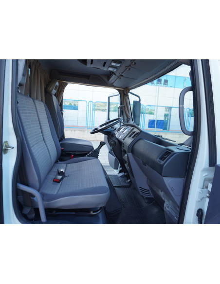 NISSAN ATLEON PMA 3500 KG DE OCASION CAJA CERRADA Y TRAMPILLA ELEVADORA
