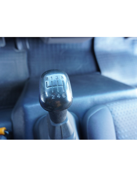 NISSAN ATLEON PMA 3500 KG DE OCASION CAJA CERRADA Y TRAMPILLA ELEVADORA