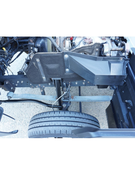NISSAN ATLEON PMA 3500 KG DE OCASION CAJA CERRADA Y TRAMPILLA ELEVADORA