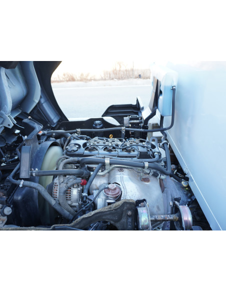 NISSAN ATLEON PMA 3500 KG DE OCASION CAJA CERRADA Y TRAMPILLA ELEVADORA