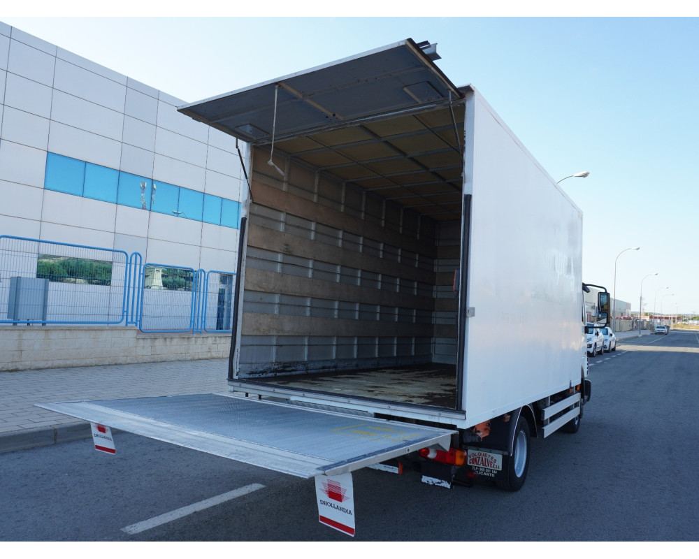 NISSAN ATLEON PMA 3500 KG DE OCASION CAJA CERRADA Y TRAMPILLA ELEVADORA