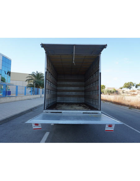 NISSAN ATLEON PMA 3500 KG DE OCASION CAJA CERRADA Y TRAMPILLA ELEVADORA
