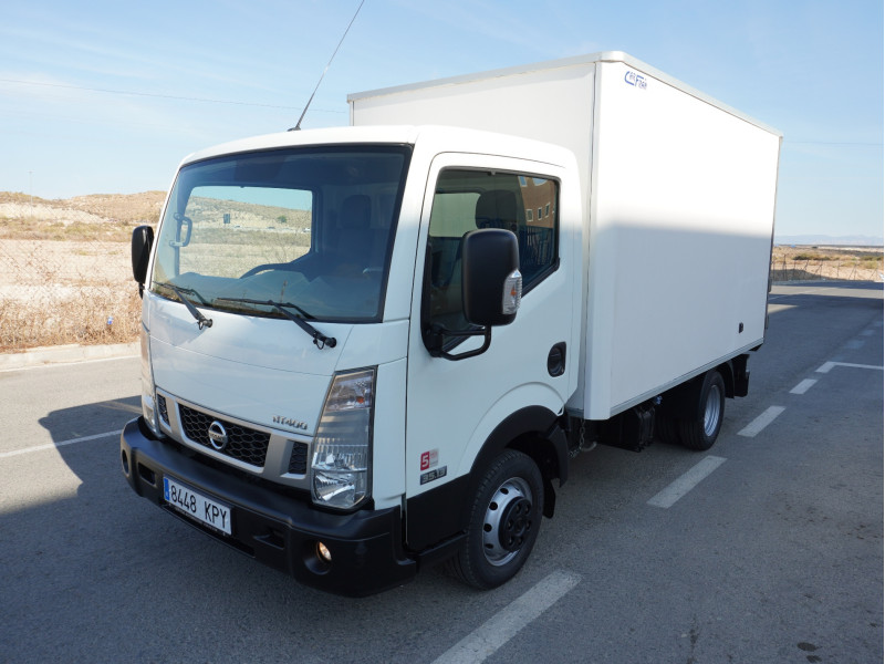 NISSAN NT400 35.13 PMA 3500 KG DE OCASION CAJA CERRADA