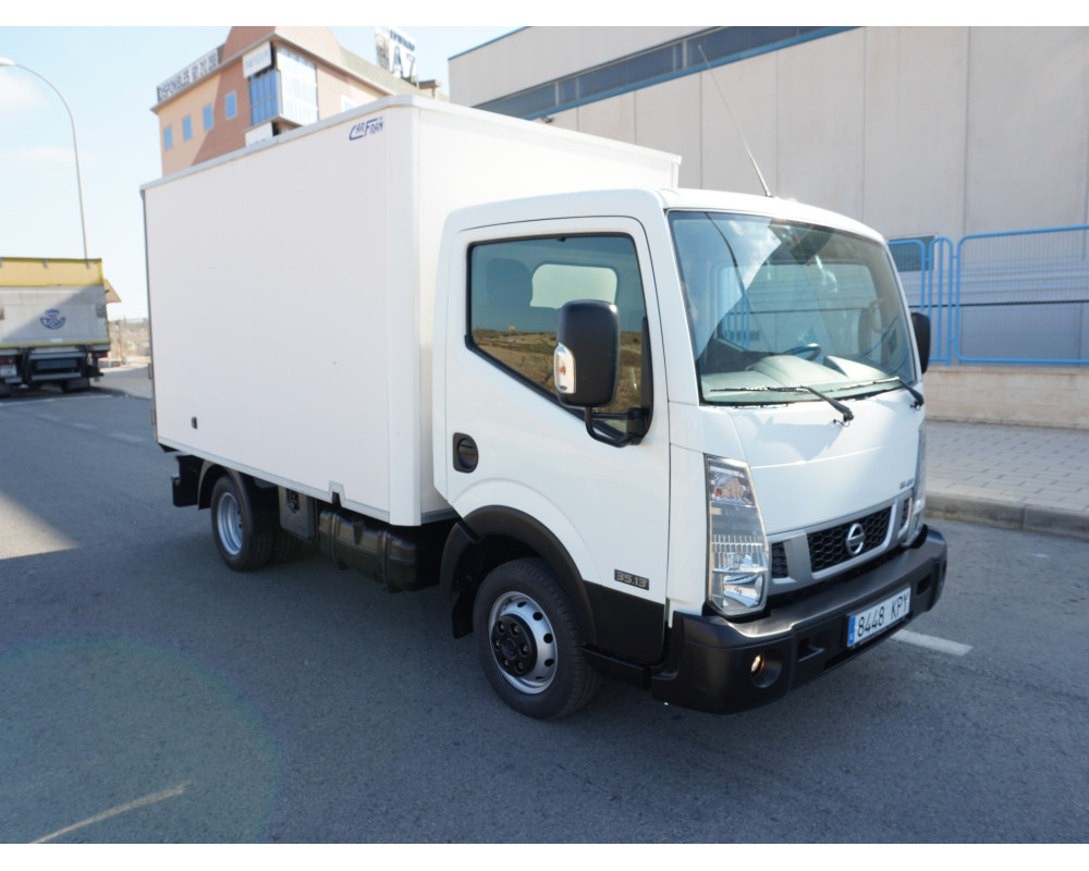 NISSAN NT400 35.13 PMA 3500 KG DE OCASION CAJA CERRADA