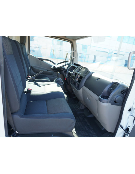 NISSAN NT400 35.13 PMA 3500 KG DE OCASION CAJA CERRADA