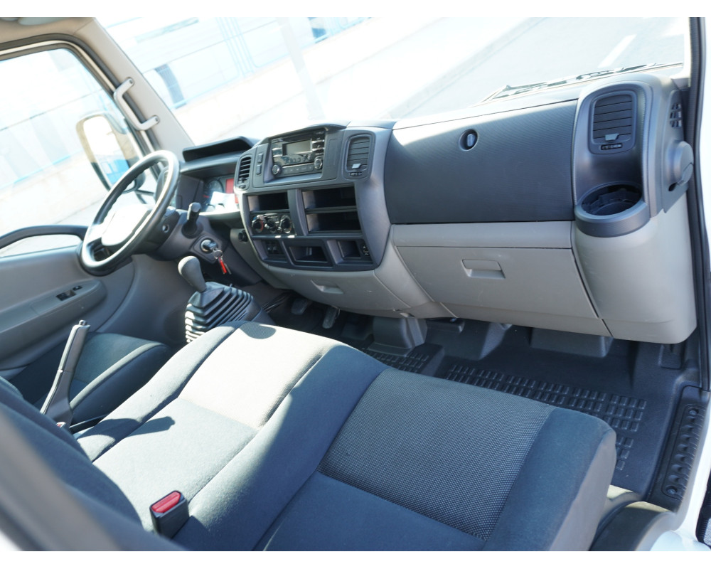 NISSAN NT400 35.13 PMA 3500 KG DE OCASION CAJA CERRADA