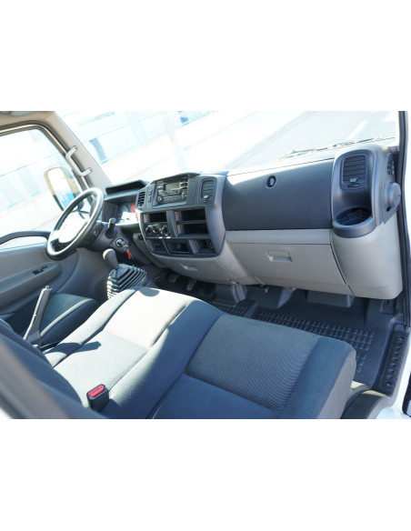 NISSAN NT400 35.13 PMA 3500 KG DE OCASION CAJA CERRADA