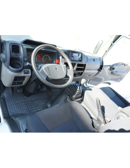 NISSAN NT400 35.13 PMA 3500 KG DE OCASION CAJA CERRADA