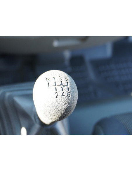 NISSAN NT400 35.13 PMA 3500 KG DE OCASION CAJA CERRADA