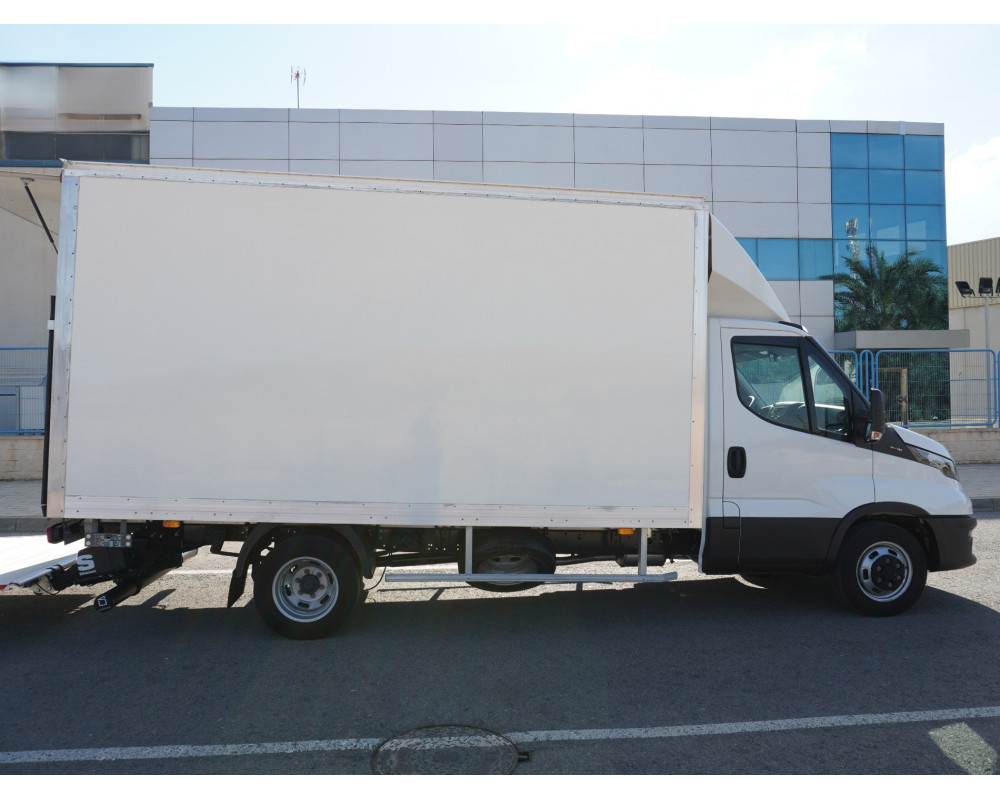 IVECO DAILY 35-160 PMA 3500 KG DE OCASION CAJA CERRADA Y TRAMPILLA ELEVADORA