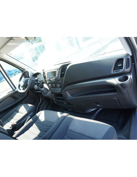 IVECO DAILY 35-160 PMA 3500 KG DE OCASION CAJA CERRADA Y TRAMPILLA ELEVADORA