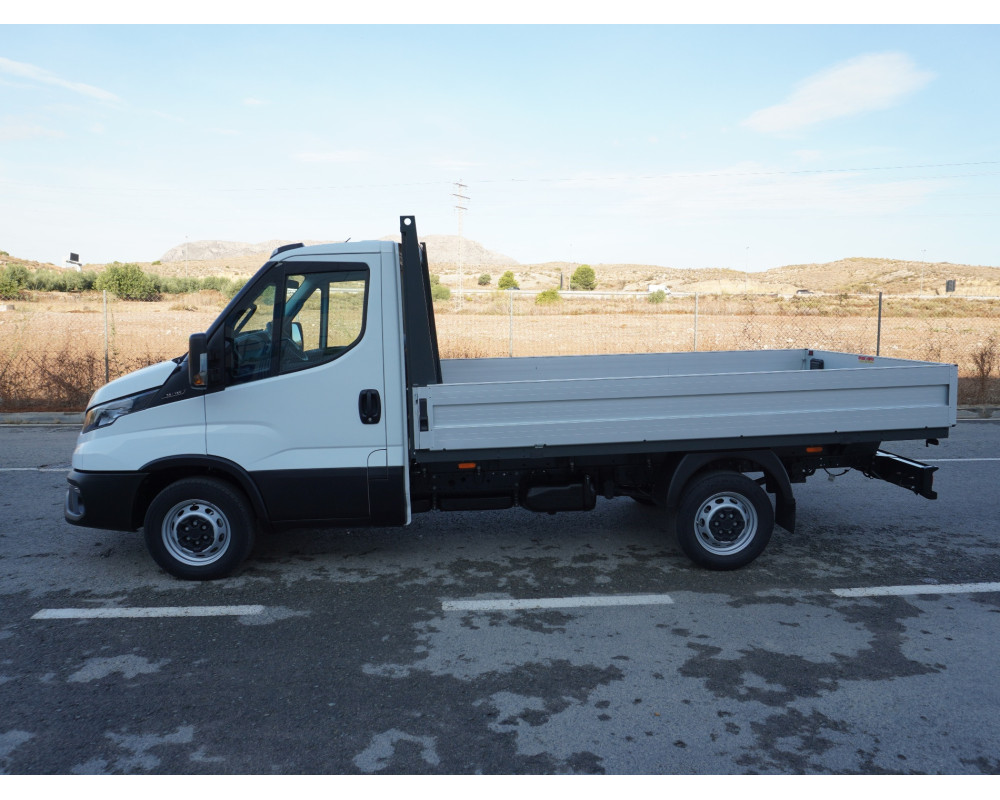 IVECO DAILY SEMI-NUEVO RUEDA TRASERA SIMPLE PMA 3500 KG DE OCASION CAJA ABIERTA
