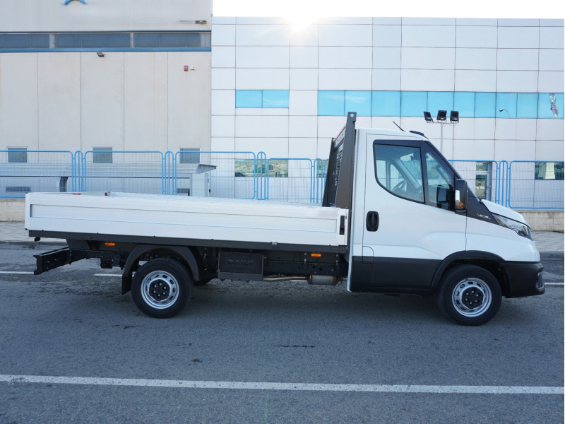 IVECO DAILY SEMI-NUEVO RUEDA TRASERA SIMPLE PMA 3500 KG DE OCASION CAJA ABIERTA