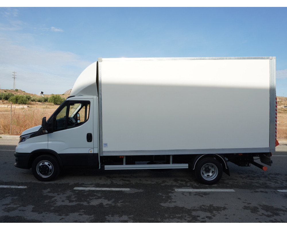 IVECO DAILY 35-160 PMA 3500 KG DE OCASION CAJA CERRADA Y TRAMPILLA ELEVADORA