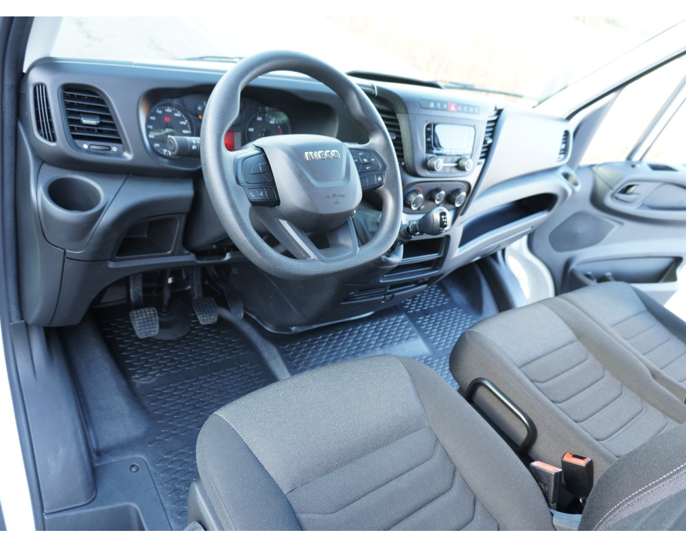 IVECO DAILY 35-160 PMA 3500 KG DE OCASION CAJA CERRADA Y TRAMPILLA ELEVADORA