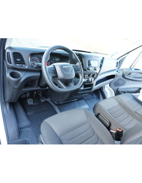 IVECO DAILY 35-160 PMA 3500 KG DE OCASION CAJA CERRADA Y TRAMPILLA ELEVADORA