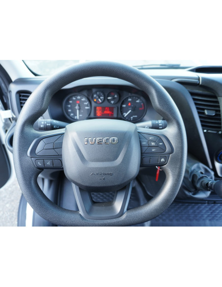 IVECO DAILY 35-160 PMA 3500 KG DE OCASION CAJA CERRADA Y TRAMPILLA ELEVADORA
