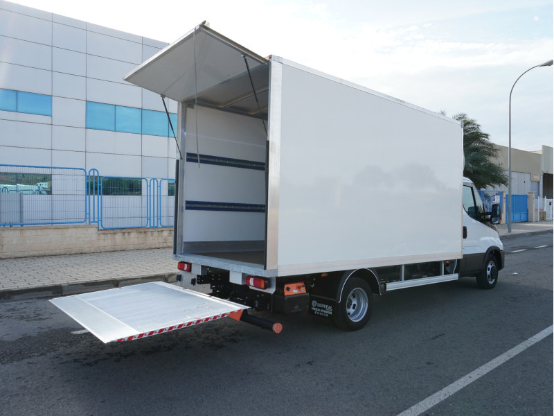 IVECO DAILY 35-160 PMA 3500 KG DE OCASION CAJA CERRADA Y TRAMPILLA ELEVADORA