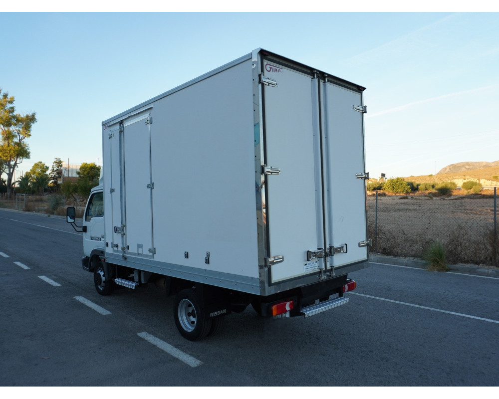 NISASAN CABSTAR CAJA CERRADA DE PMA 3500 KG DE OCASION