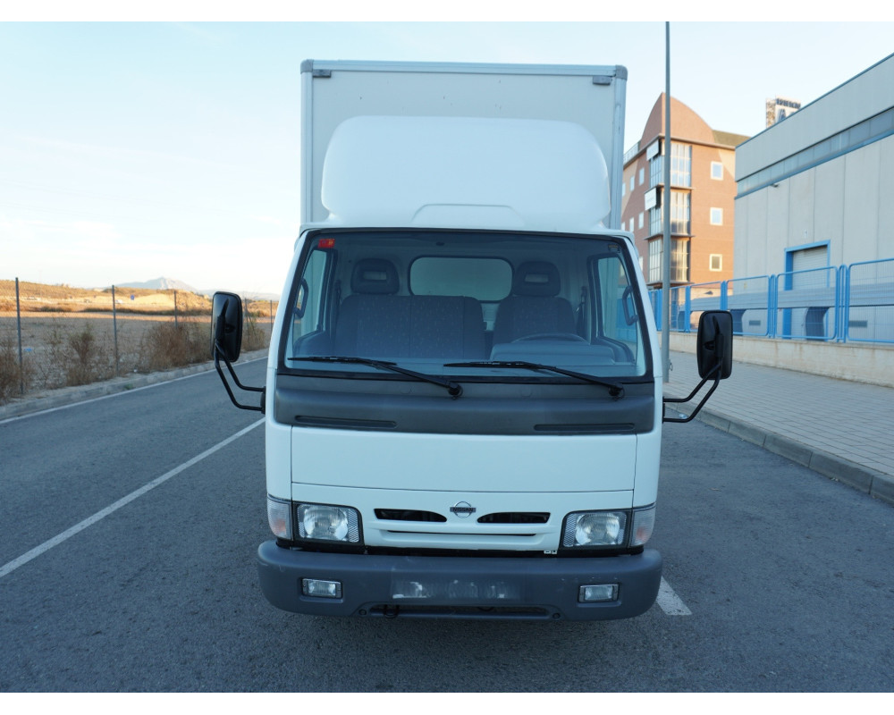 NISASAN CABSTAR CAJA CERRADA DE PMA 3500 KG DE OCASION