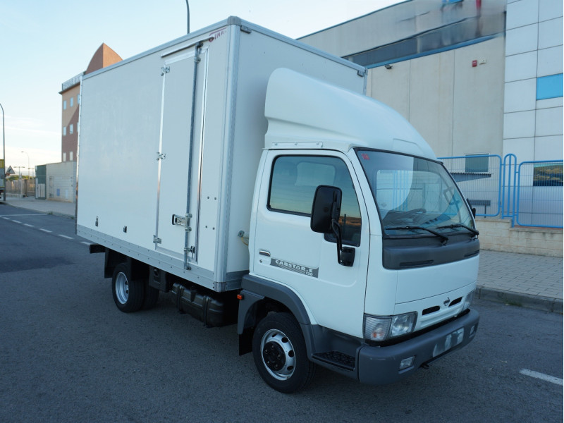 NISASAN CABSTAR CAJA CERRADA DE PMA 3500 KG DE OCASION