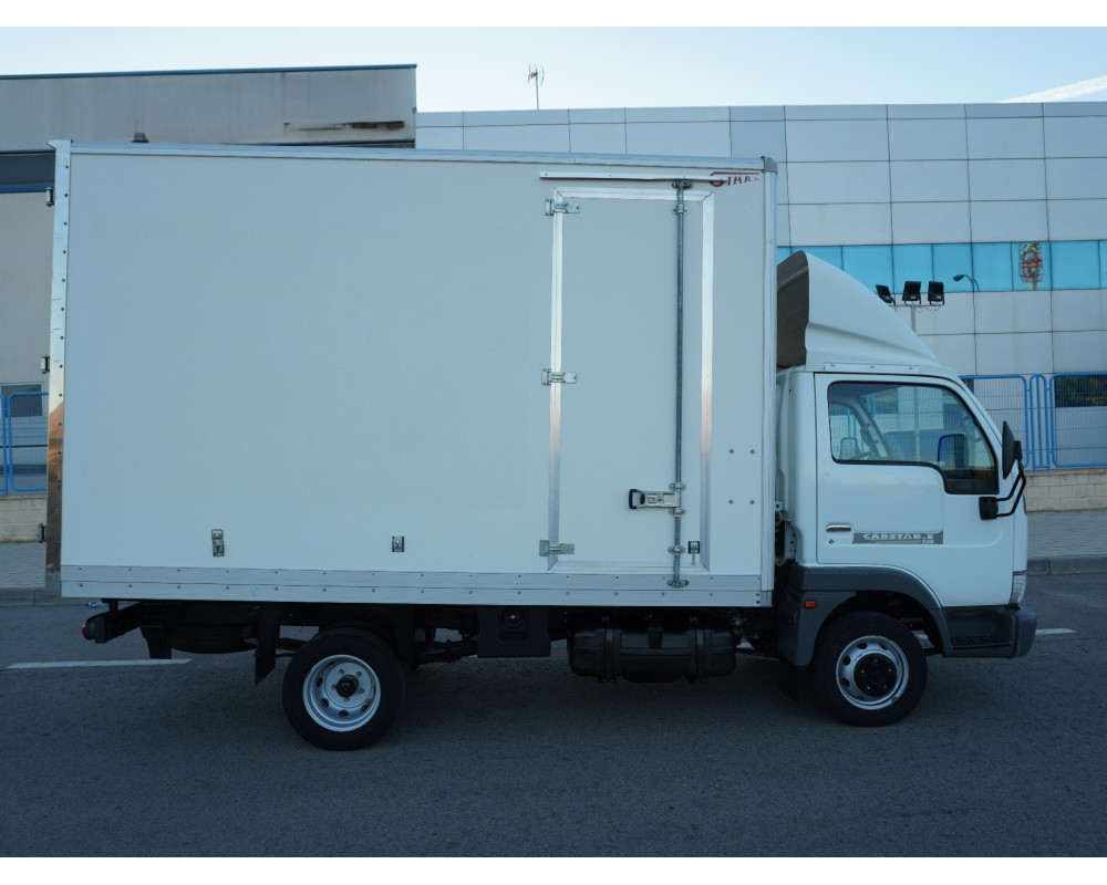 NISASAN CABSTAR CAJA CERRADA DE PMA 3500 KG DE OCASION