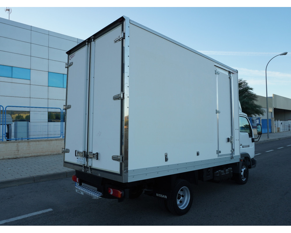 NISASAN CABSTAR CAJA CERRADA DE PMA 3500 KG DE OCASION