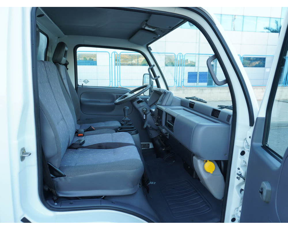 NISASAN CABSTAR CAJA CERRADA DE PMA 3500 KG DE OCASION