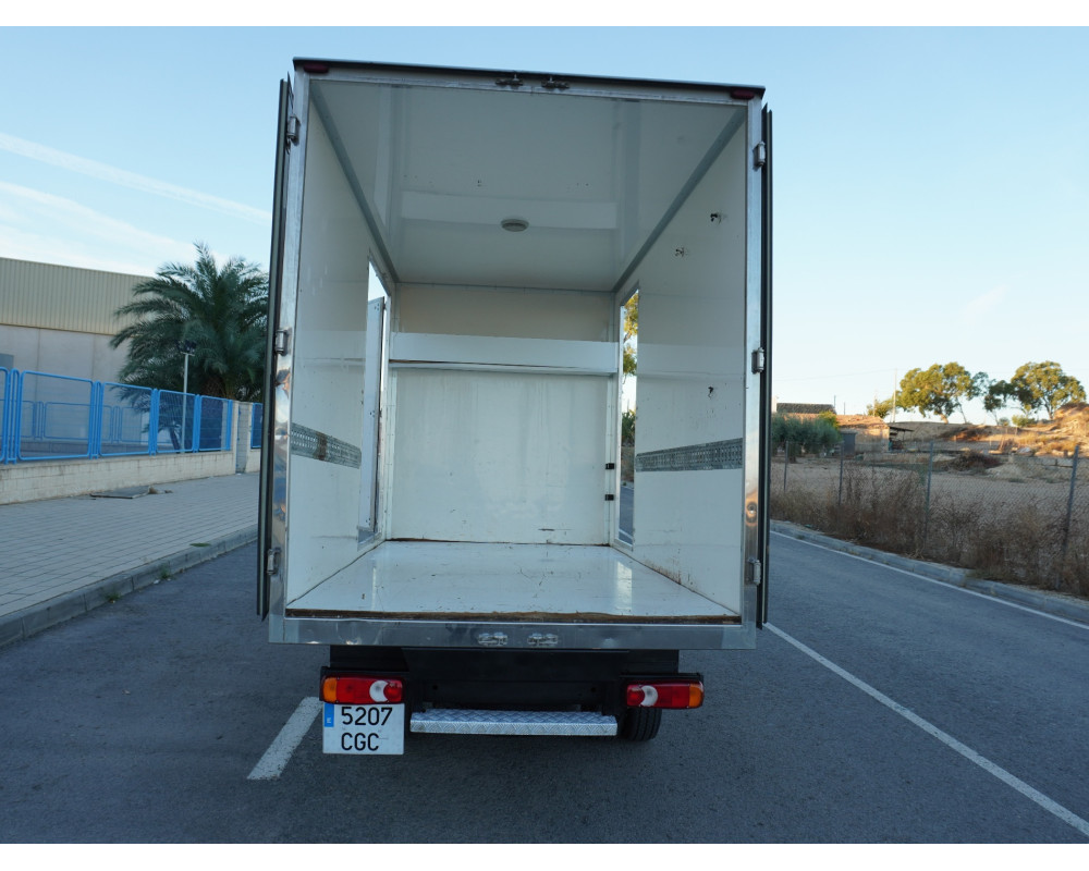 NISASAN CABSTAR CAJA CERRADA DE PMA 3500 KG DE OCASION
