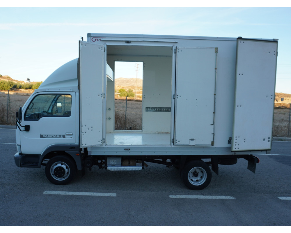 NISASAN CABSTAR CAJA CERRADA DE PMA 3500 KG DE OCASION