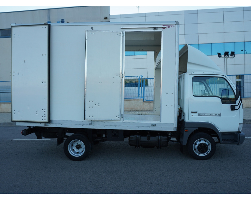 NISASAN CABSTAR CAJA CERRADA DE PMA 3500 KG DE OCASION