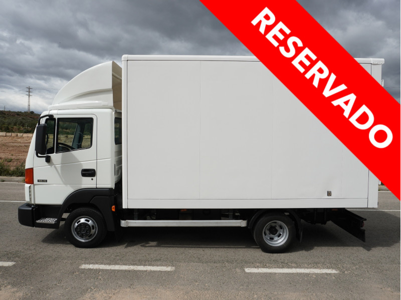 NISSAN ATLEON PMA 3500 / 5600 KG DE OCASION CAJA CERRADA